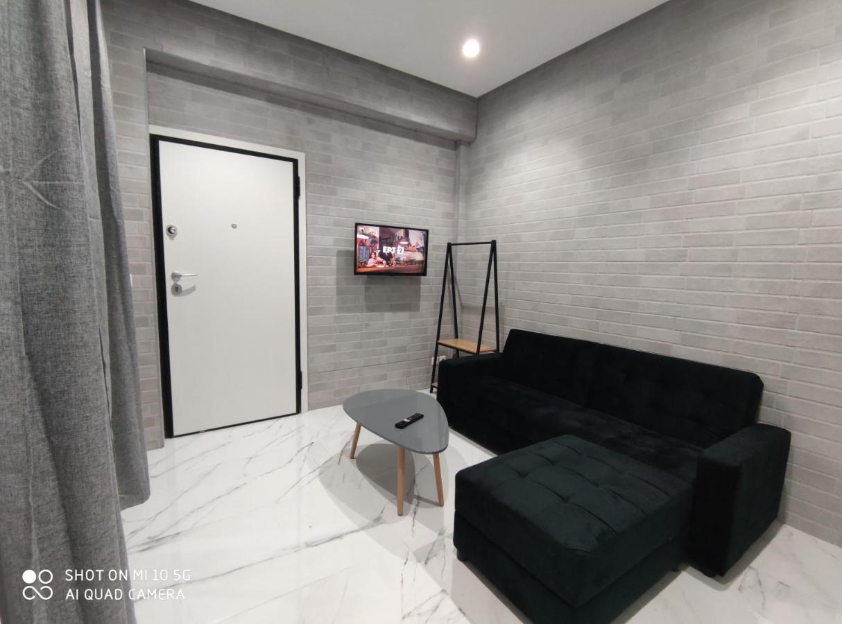Modern Apartment With A Huge Terrace Athens Exterior photo