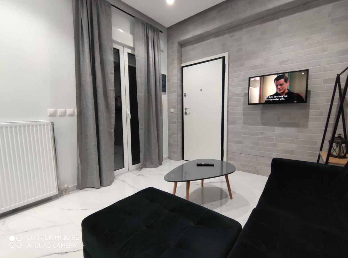 Modern Apartment With A Huge Terrace Athens Exterior photo