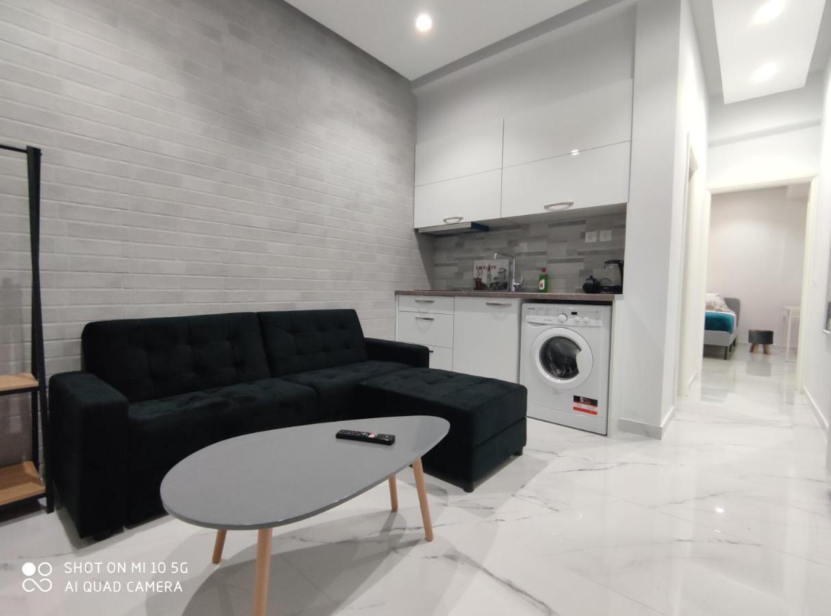 Modern Apartment With A Huge Terrace Athens Exterior photo